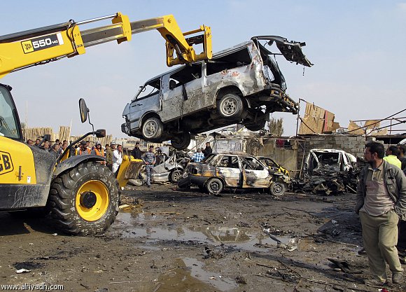 عراقيان يصنعان الحياة من بقايا "المفخّخات"