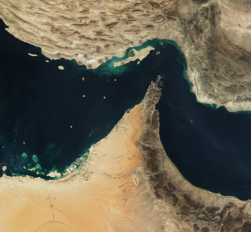 إيران تهدد بإغلاق مضيق هرمز أمام "أمريكا وحلفائها"