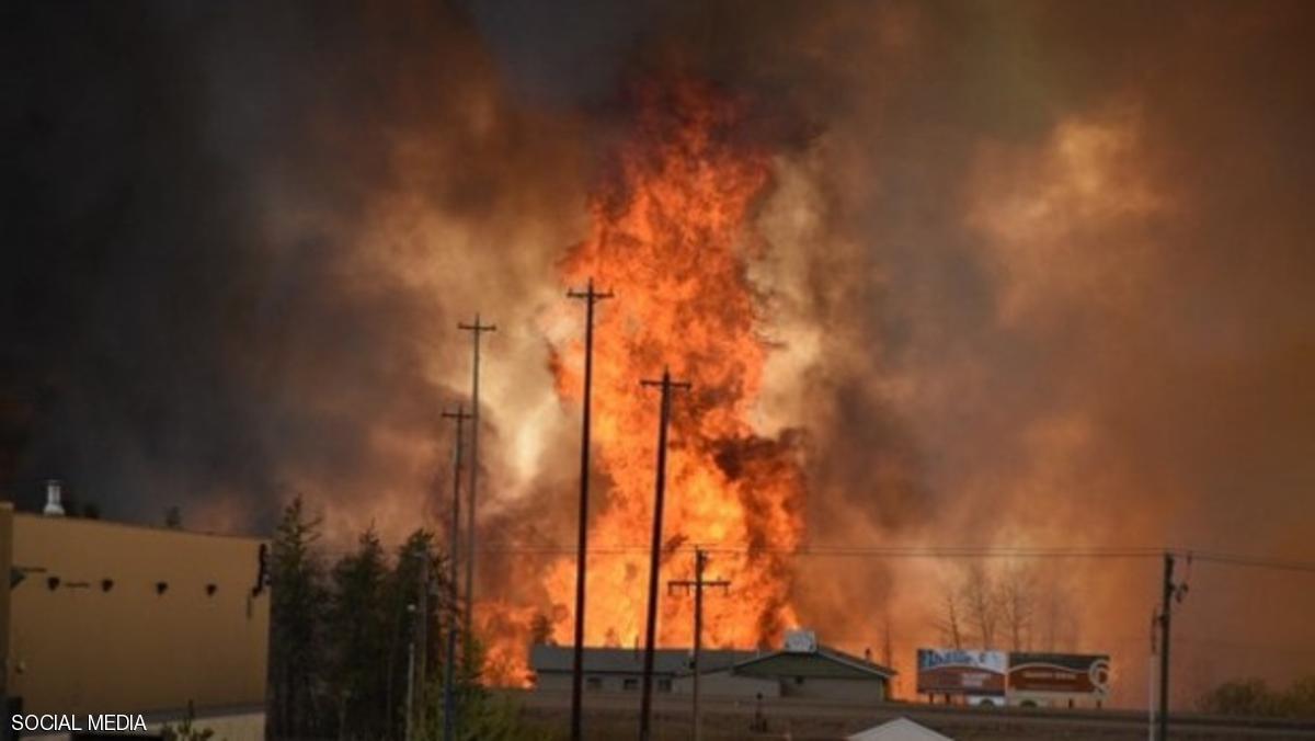 إجلاء 60 ألف كندي جراء حريق ضخم وانفجارات في محطات الوقود