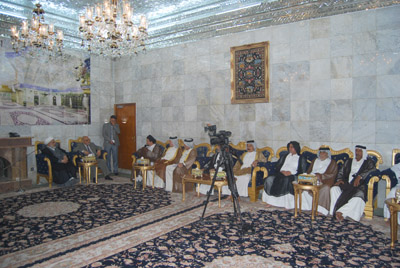 شيوخ ووجهاء من البصرة يطالبون ممثل المرجعية في كربلاء للتدخل لحل قضاياهم العالقة مع الحكومة