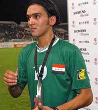 نشأت اكرم يخرج من المستشفى بعد اصابته بضيق في التنفس ويلتحق بمعسكر المنتخب غدا