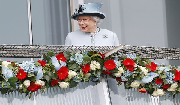 الملكة إليزابيث تحتفل بمرور 60 عاما على جلوسها على عرش بريطانيا
