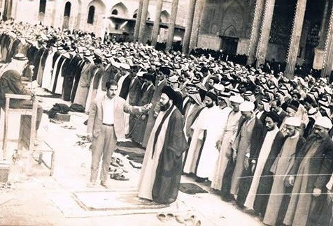 صورة ارشيفية لصلاة العيد في الصحن الحسيني الشريف في ستينات القرن الماضي