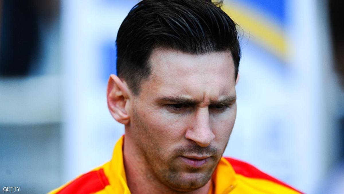 ميسي "محبط" والشياطين الحمر تطارده