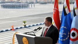 أنباء عن رفض السلفيين في مصر تعيين قبطي أو امرأة نائبا للرئيس