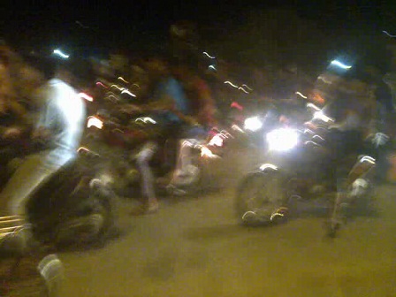 مسيرات ليلية للجماهير الرياضية بكربلاء عقب فوز العراق على البارغواي في بطولة كاس العالم للشباب في تركيا(مصور)