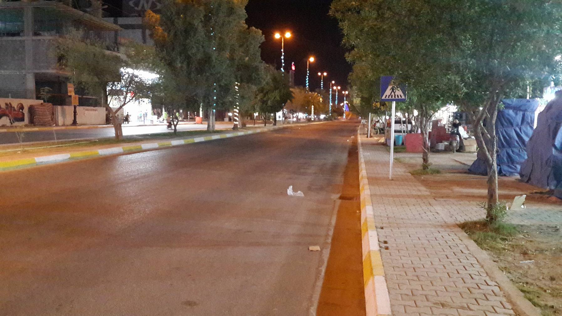 القوات الامنية تغلق شارع شريط الصحة (السناتر) وسط كربلاء (فيديو)