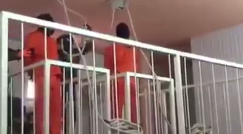 بالفيديو: تنفيذ حكم الاعدام بحق خمسة مدانين