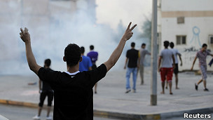 السلطات البحرينية تعتقل ابنة معارض بارز