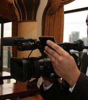 مسلحون ينتمون (للجيش الحر) يختطفون مصورا تلفزيونيا