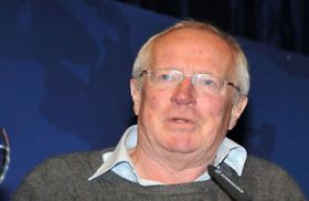 كاتب بريطاني : قطر «حكم سلطوي فاضح» والسعودية من أكثر الدكتاتوريات الملكية خبثاً