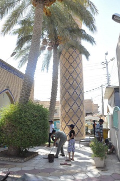 كشافة الامام الحسين عليه السلام تبدأ بحملة تنظيف الجوامع في كربلاء(مصور)