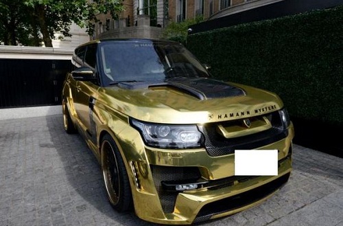 بالصورة سيارة امير سعودي مطلية بالذهب تخطف الأنظار في شوارع