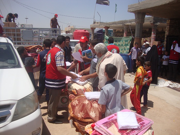 الهلال الاحمر شمول (3531)عائلة نازحة الى كربلاء بعملية توزيع السلات  الغذائية والمواد الاغاثية