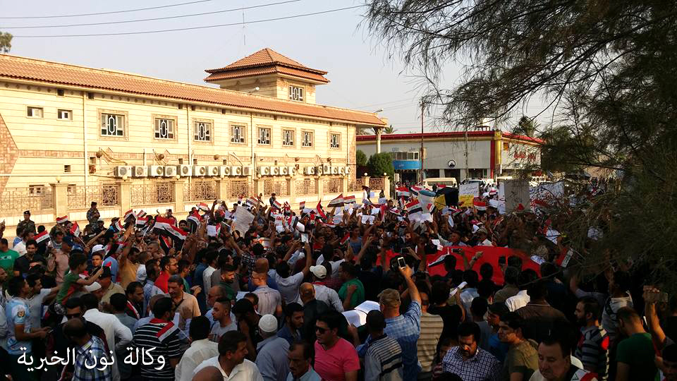 بالفيديو: المئات يتظاهرون في العمارة للمطالبة بإصلاحات في الحكومة المركزية