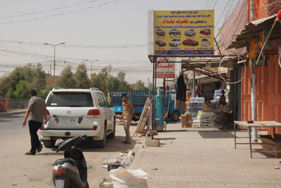 انتشار ظاهرة التجاوز على الارصفة العامة في كربلاء (مصور)