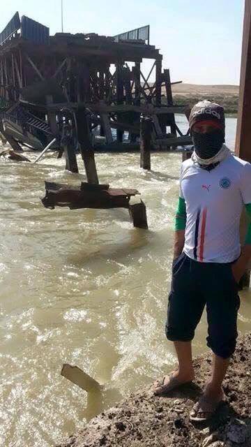 صورة لجسر شميط الذي دمر من قبل الطيران العراقي وقطع امدادات داعش نهائيا