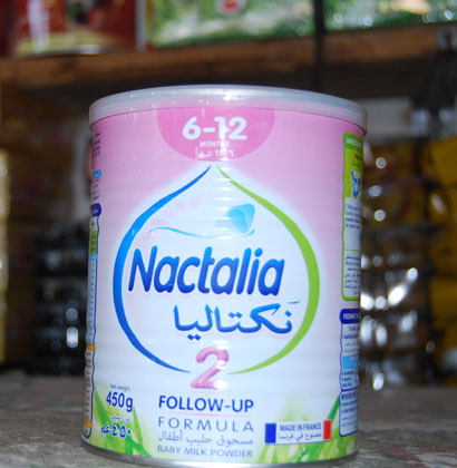 مخازن كربلاء توزع حليب اطفال ضمن مفردات البطاقة التموينية تتسبب بالامراض لدى الاطفال