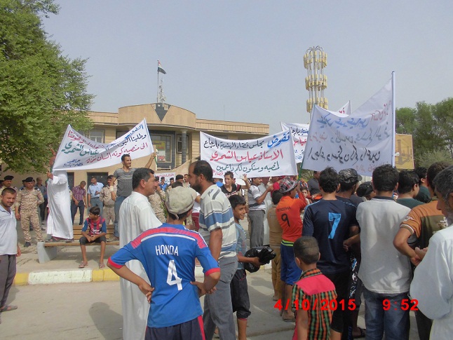كربلاء:تظاهرات في قضاء الهندية تطالب بإعادة القائممقام المقال اثر التظاهرات السابقة +صور