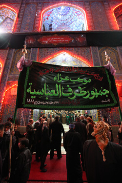 موكب العباسية في كربلاء :شعاراتنا السياسية منذ عام 1941 وهدفها اصلاح الوضع السياسي وبناء الوطن(مصور)