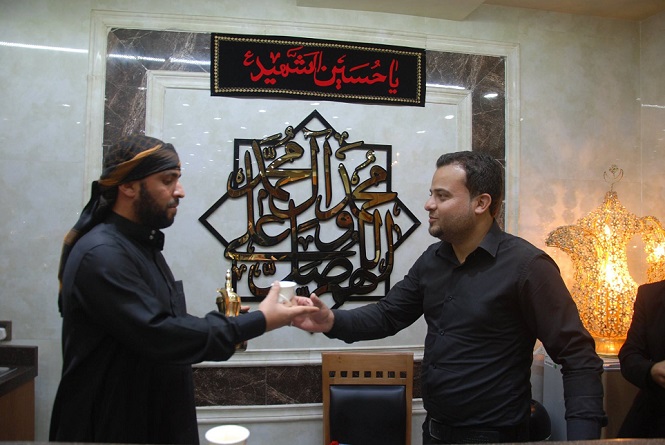 تعرف على  خادم القهوة العربية في مضيف الامام الحسين (عليه السلام) في العتبة الحسينية المقدسة