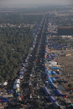 عاجل :زوار اربعينية الامام الحسين على مداخل كربلاء بلا وسائط نقل والاجراءات الامنية تعرقل حركتهم
