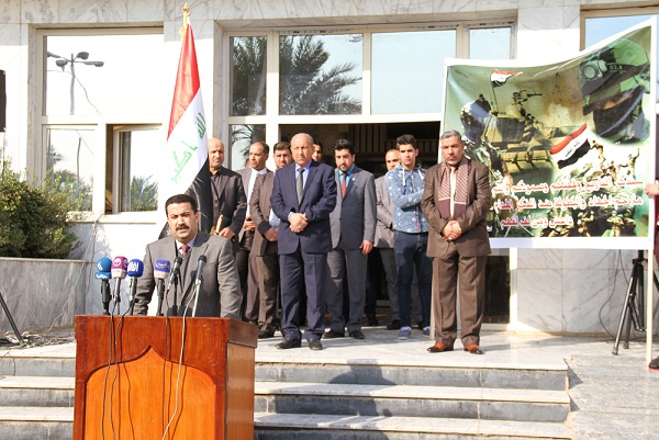 وزارة العمل تنظم وقفة تضامنية لمساندة القوات الامنية في محاربتها القوى التكفيرية