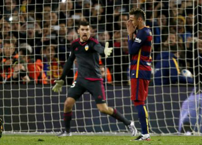 برشلونة يلتهم فالنسيا بسباعية لسواريز وميسي l