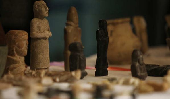 ضبط 35 قطعة أثرية مخبأة بعجلة في النجف