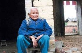 عجوز صينية تخرج من كفنها بعد 6 أيام!!