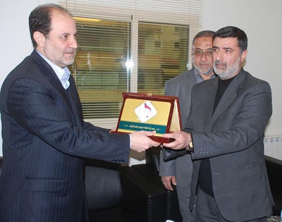 العتبة الحسينية المقدسة تكرم وكيل المرجعية الدينية العليا في بيروت ومؤسسة ال البيت (ع) الخيرية لاحياء التراث