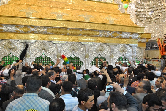 في حدث تاريخي: كربلاء تشهد ازاحة الستار عن شباك مرقد الامام الحسين عليه السلام (مصور)