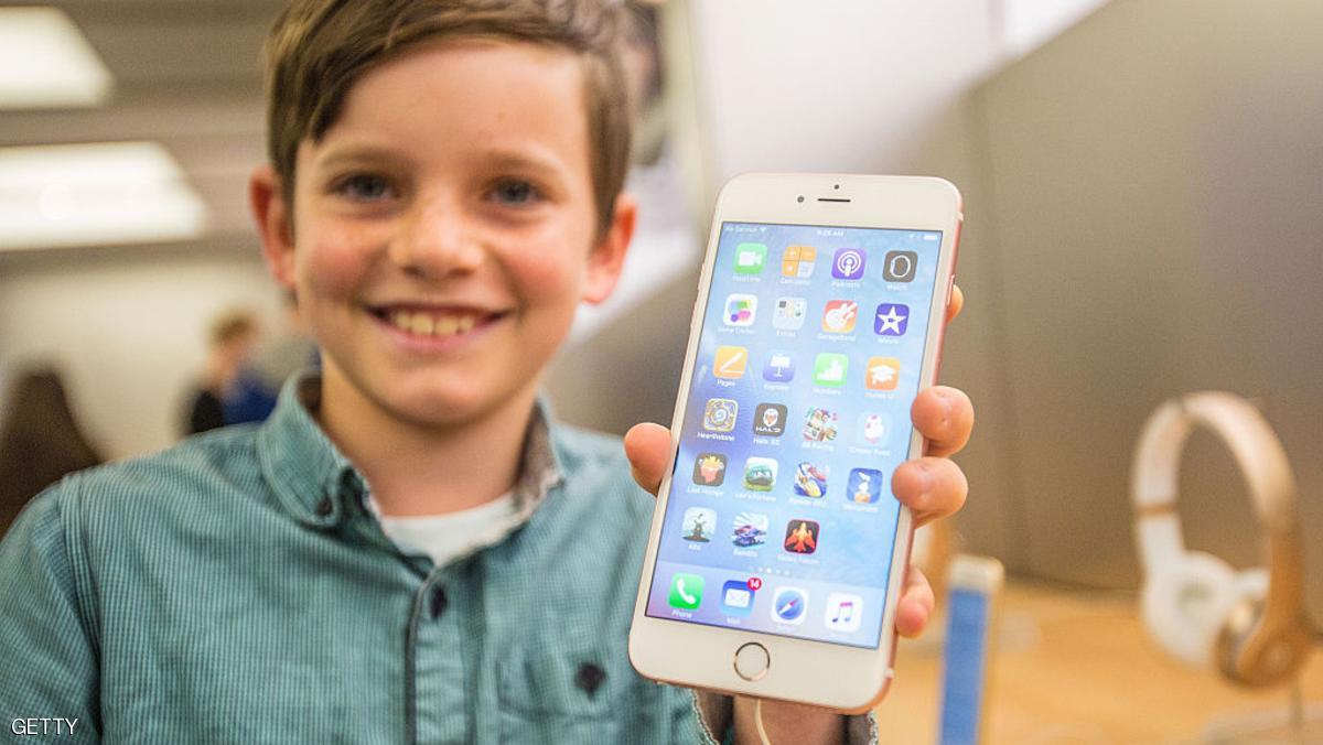 ابل تطرح نسخة جديدة من آيفون "بهدوء"