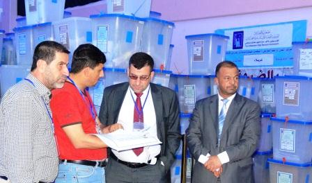 شاهد بالصور :كربلاء تنجز فرز وعد اكثر من 85% من اوراق الاقتراع العام