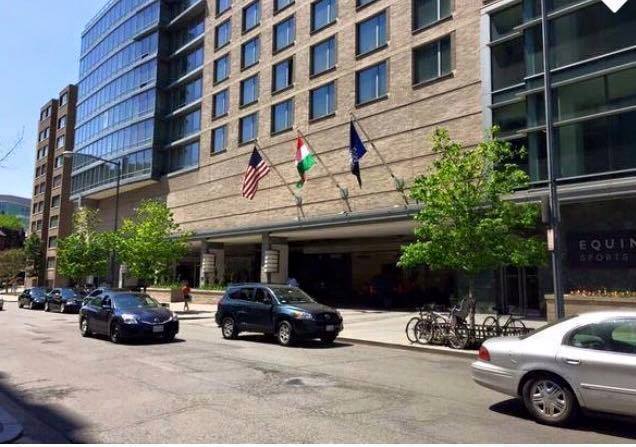 بالصور:امريكا تتبنى مشروع تقسيم العراق وترفع علم الكرد بدل من العلم العراقي خلال استقبال اوباما للبرزاني