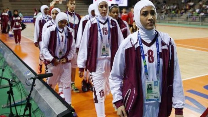 الاتحاد الدولي لكرة السلة يجيز ارتداء الحجاب