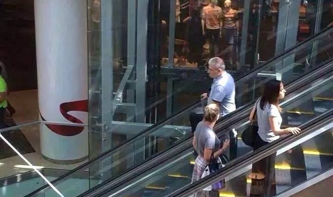 بالصورة :بعد تسليم الموصل لعصابات داعش ..النجيفي يتسوق من اكبر المولات بعمان