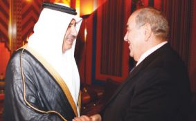 اياد علاوي في قطر