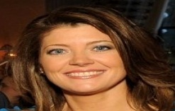 مذيعة امريكية :الرئيس الايراني نجاد رفض مصافحتي وطالب تغطية ساقي خلال مقابلة