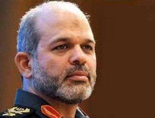 وزير الدفاع الايراني يزور مرقد الامام علي بن ابي طالب بالنحف الاشرف