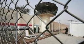 القبض على موظف في سجن التاجي متلبسا بأدخال مسدس كاتم..!