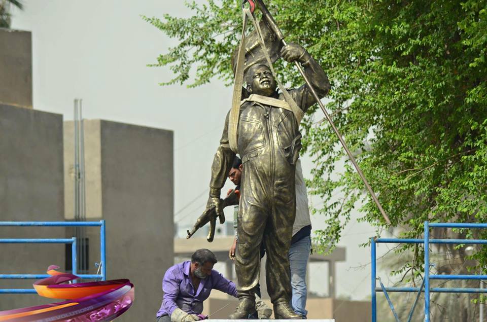 بالصور: نصب تمثال الشهيد المقدم الركن علي النداوي الملقب (ابو الغيرة) في كرادة مريم وسط بغداد