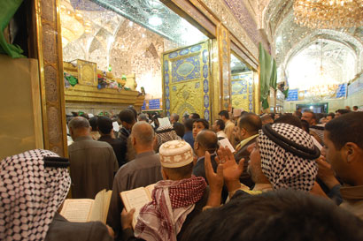 كربلاء : توافد زوار وبأعداد غفيرة من محافظات ودول مختلفة لإحياء زيارة عرفة وسط اجراءات امنية (مصور)