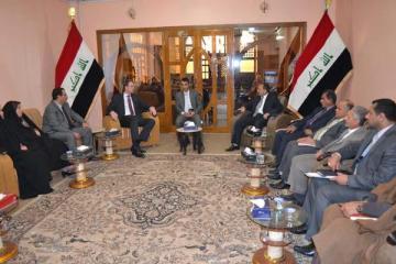 السفير الهولندي يبحث مع محافظ النجف سبل تطوير العلاقات الثنائية