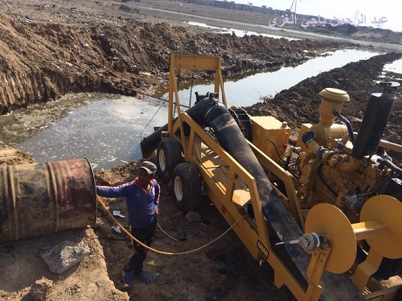 الموارد المائية :نصب مضخات تصريف مياه الأمطار في مناطق شرق القناة لليوم السادس