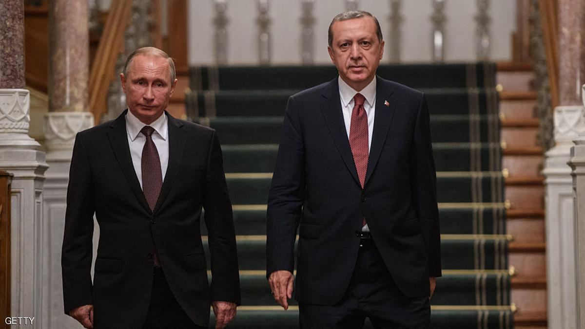 تركيا تدعم "الليرة المتداعية" بالروبل الروسي