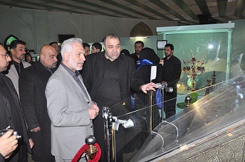 وزير التعليم العالي يتجول في متحف العتبة الحسينية :المتحف دليل اهتمام بالمشهد الشريف (مصور)