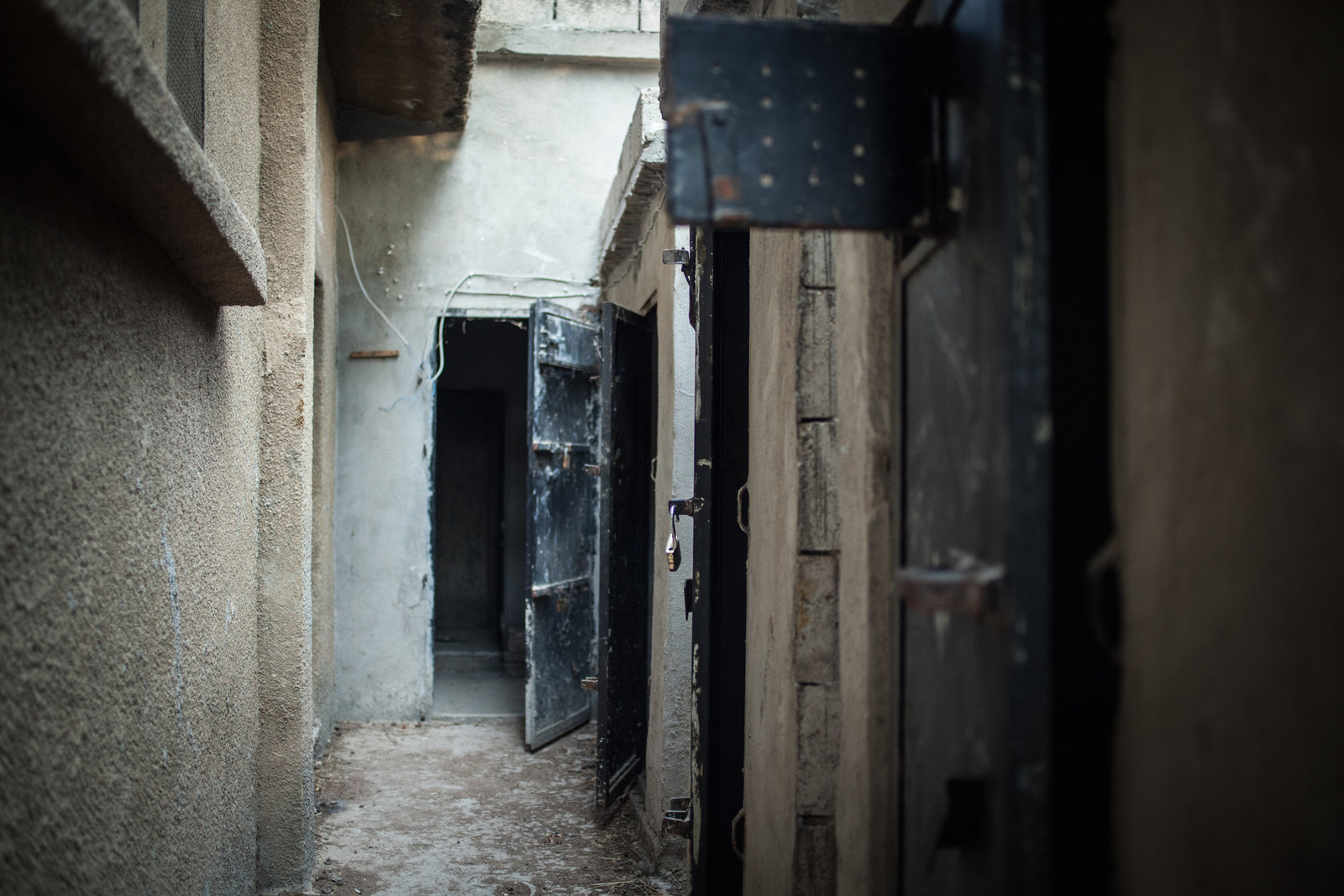 الشرطة الاتحادية تعثر على سجون تابعة لـ"داعش" في الساحل الأيسر من الموصل