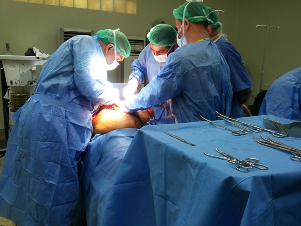 فريق طبي جراحي في مس مدينة الطب يرفع ورم بحجم ( 6 ) كيلو من بطن مريض خمسيني