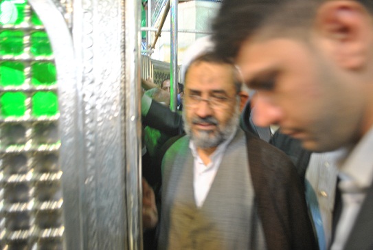 وزير الامن والاستخبارات الايراني يزور مرقد الامام الحسين:اتهامات امريكا لنا بدعم سوريا هروب الى الامام